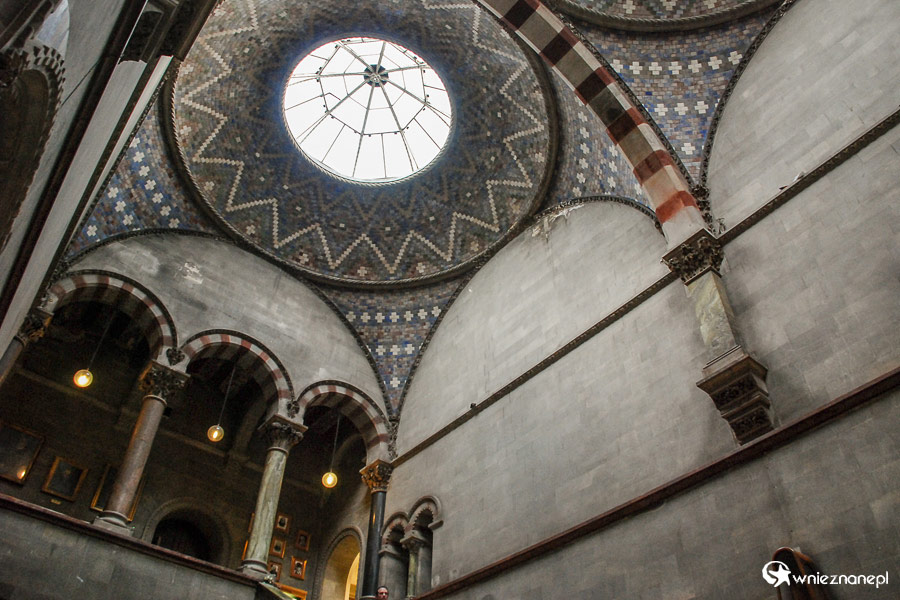 Dublin. Trinity College. Wnętrza wydziału geologii i geografii zachwycają stylem. - foto: wnieznane.pl Dublin. Trinity College. Wnętrza wydziału geologii i geografii zachwycają stylem. - foto: wnieznane.pl