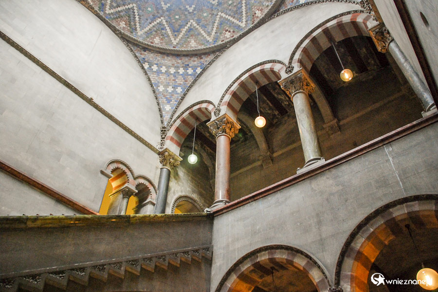Dublin. Trinity College. Wnętrza The Museum Building w iście bizanckim stylu. - foto: wnieznane.pl Dublin. Trinity College. Wnętrza The Museum Building w iście bizanckim stylu. - foto: wnieznane.pl