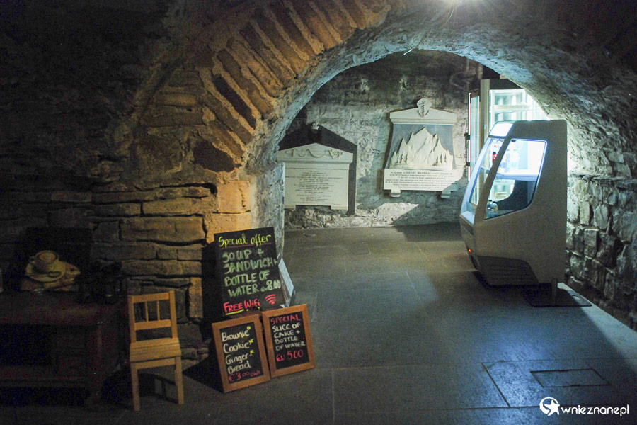 Dublin. Christ Church Cathedral. W kryptach kościoła kupimy... napoje i przekąski. - foto: wnieznane.pl Dublin. Christ Church Cathedral. W kryptach kościoła kupimy... napoje i przekąski. - foto: wnieznane.pl