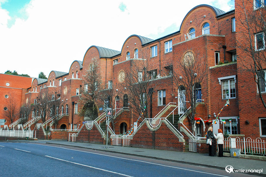 Dublin. Miejscowe kamienice, czyli w drodze do katedry św. Patryka. - foto: wnieznane.pl Dublin. Miejscowe kamienice, czyli w drodze do katedry św. Patryka. - foto: wnieznane.pl