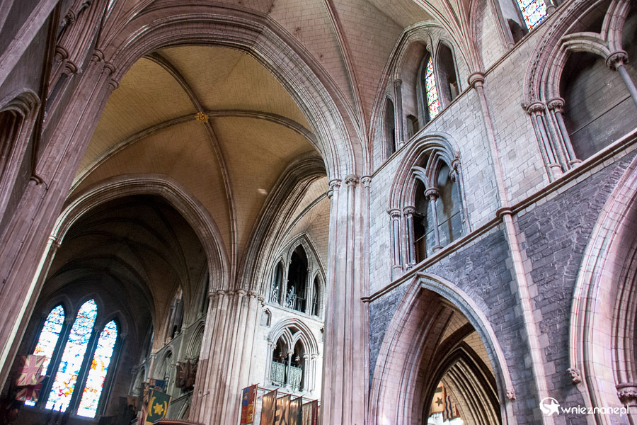 Dublin. St. Patrick's Cathedral. W katedrze nie ma co liczyć na malowidła na ścianach. - foto: wnieznane.pl Dublin. St. Patrick's Cathedral. W katedrze nie ma co liczyć na malowidła na ścianach. - foto: wnieznane.pl