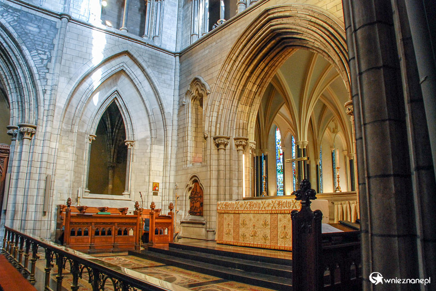 Dublin. St. Patrick's Cathedral. W pobliżu głównego ołtarza. - foto: wnieznane.pl Dublin. St. Patrick's Cathedral. W pobliżu głównego ołtarza. - foto: wnieznane.pl