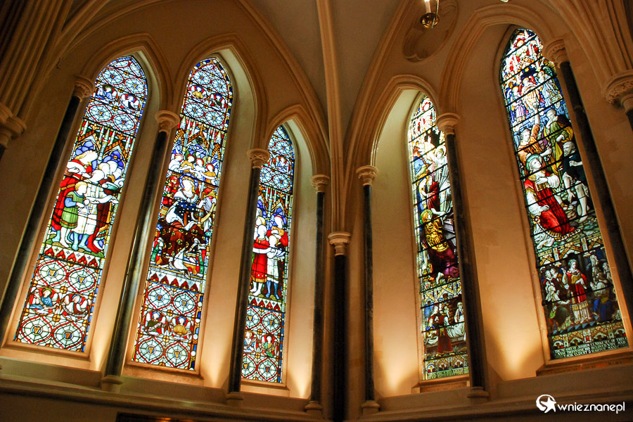 Dublin. Kolorowe witraże we wnętrzach St. Patrick's Cathedral. - foto: wnieznane.pl Dublin. Kolorowe witraże we wnętrzach St. Patrick's Cathedral. - foto: wnieznane.pl