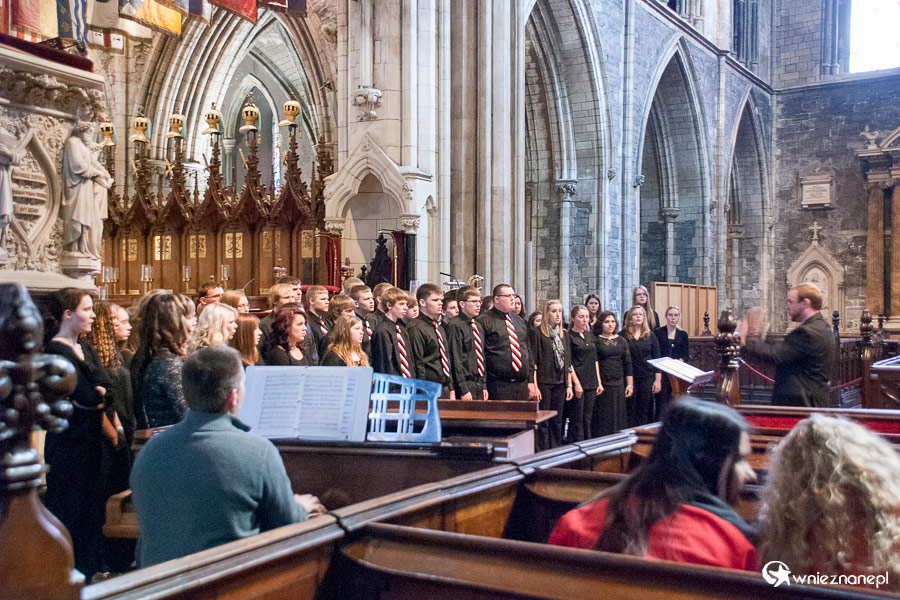 Dublin. W czasie zwiedzania katedry św. Patryka byliśmy świadkami próby chóru. - foto: wnieznane.pl Dublin. W czasie zwiedzania katedry św. Patryka byliśmy świadkami próby chóru. - foto: wnieznane.pl