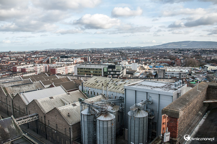 Dublin. Guinness Storehouse. Widok na miasto z Gravity Bar. - foto: wnieznane.pl Dublin. Guinness Storehouse. Widok na miasto z Gravity Bar. - foto: wnieznane.pl