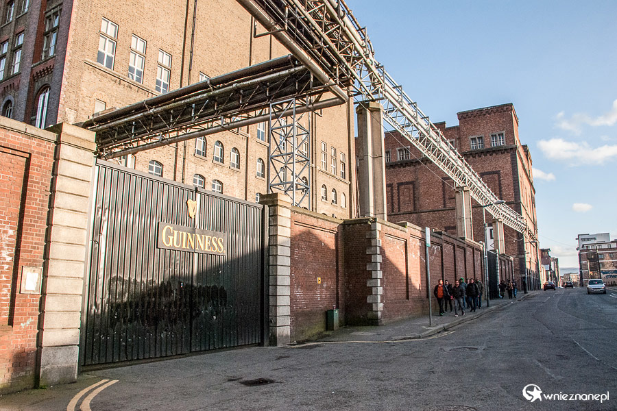 Dublin. Guinness Storehouse. Ceglane budynki browaru Guinnessa. - foto: wnieznane.pl Dublin. Guinness Storehouse. Ceglane budynki browaru Guinnessa. - foto: wnieznane.pl