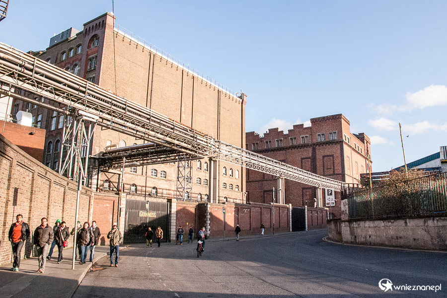 Dublin. Guinness Storehouse. Kompleks budynków browaru Guinness. - foto: wnieznane.pl Dublin. Guinness Storehouse. Kompleks budynków browaru Guinness. - foto: wnieznane.pl