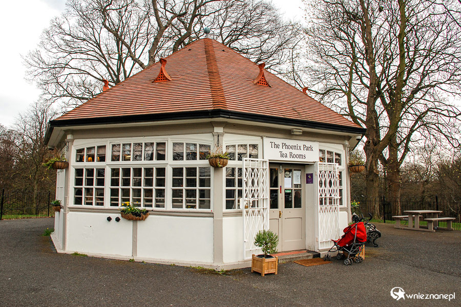 Dublin. Skromna kawiarnia zaprasza na herbatę w Phoenix Park. - foto: wnieznane.pl Dublin. Skromna kawiarnia zaprasza na herbatę w Phoenix Park. - foto: wnieznane.pl