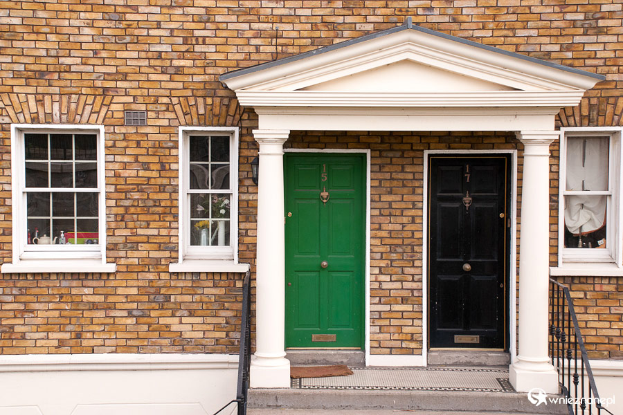 Dublin. Dzielnica Kilmainham. Kolorowe drzwi, to urok dublińskich kamienic. - foto: wnieznane.pl Dublin. Dzielnica Kilmainham. Kolorowe drzwi, to urok dublińskich kamienic. - foto: wnieznane.pl