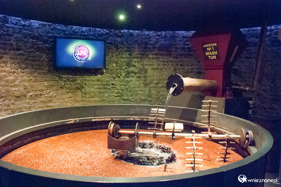 Dublin. Old Jameson Distillery. Pierwszy krok do zrobienia whiskey. - foto: wnieznane.pl Dublin. Old Jameson Distillery. Pierwszy krok do zrobienia whiskey. - foto: wnieznane.pl