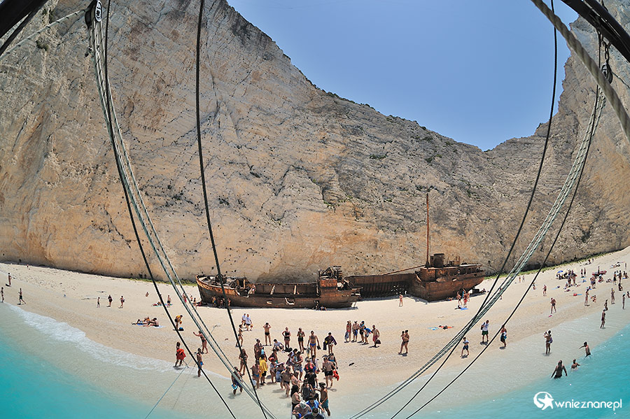 Zakynthos. Zatoka Wraku to wspaniałe miejsce, ale czas płynąć dalej. - foto: wnieznane.pl Zakynthos. Zatoka Wraku to wspaniałe miejsce, ale czas płynąć dalej. - foto: wnieznane.pl