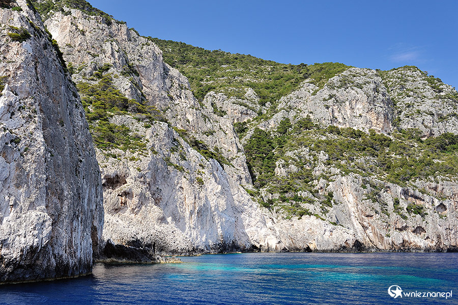 Zakynthos. Klify i jaskinie tworzą malowniczy krajobraz Keri. - foto: wnieznane.pl Zakynthos. Klify i jaskinie tworzą malowniczy krajobraz Keri. - foto: wnieznane.pl