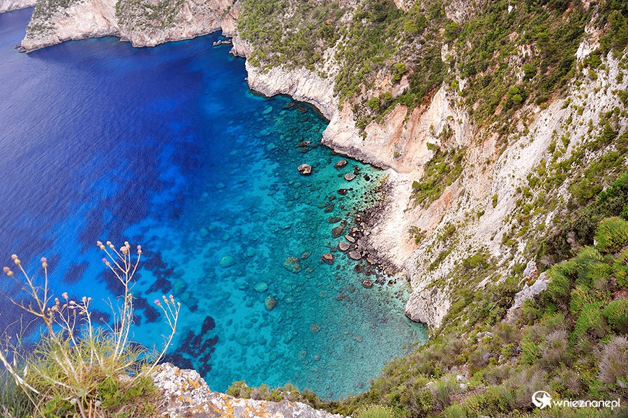 Zakynthos. Wspaniałe wybrzeże Kambi. - foto: wnieznane.pl Zakynthos. Wspaniałe wybrzeże Kambi. - foto: wnieznane.pl