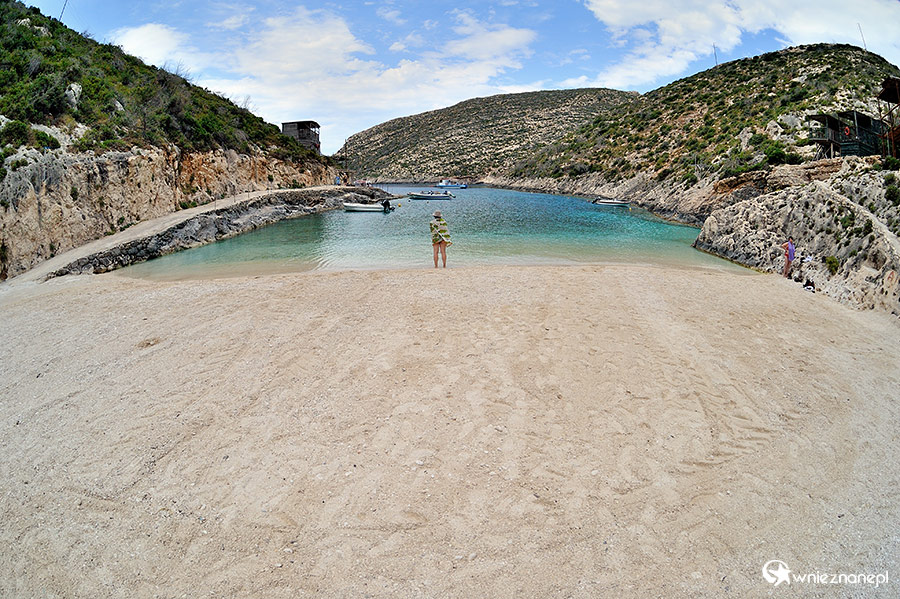 Zakynthos. Kto się nie zachwyci tak wspaniałym i niemal całkowicie pustym miejscem? - foto: wnieznane.pl Zakynthos. Kto się nie zachwyci tak wspaniałym i niemal całkowicie pustym miejscem? - foto: wnieznane.pl