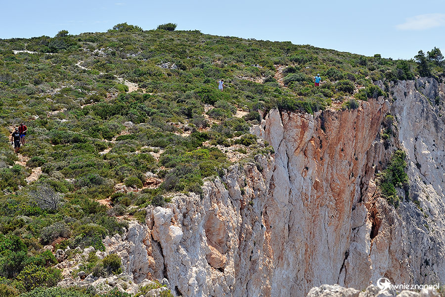 Zakynthos. Spacer po klifie nad Zatoką Wraku. - foto: wnieznane.pl Zakynthos. Spacer po klifie nad Zatoką Wraku. - foto: wnieznane.pl