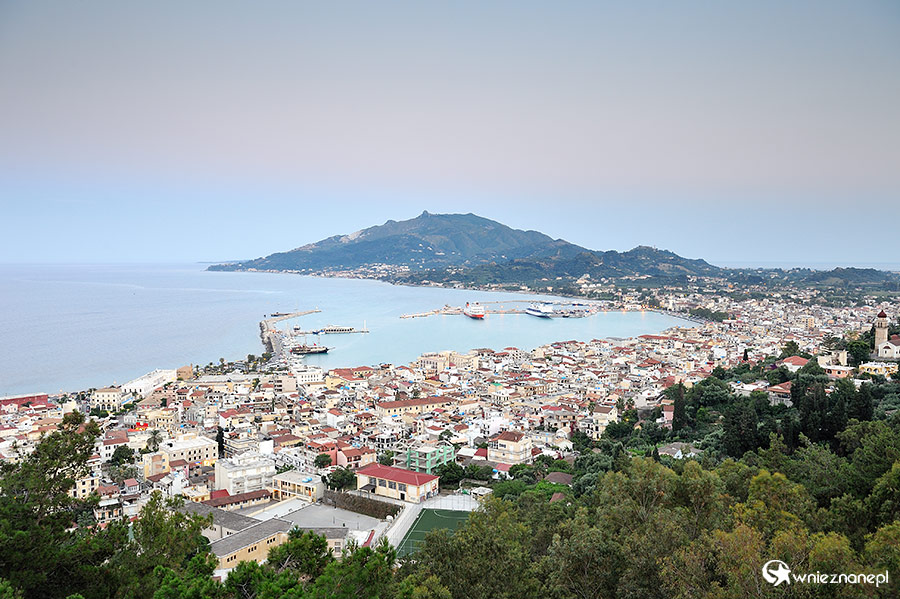 Zakynthos. Stolica wyspy Zante widziana ze wzgórza Bohali. - foto: wnieznane.pl Zakynthos. Stolica wyspy Zante widziana ze wzgórza Bohali. - foto: wnieznane.pl