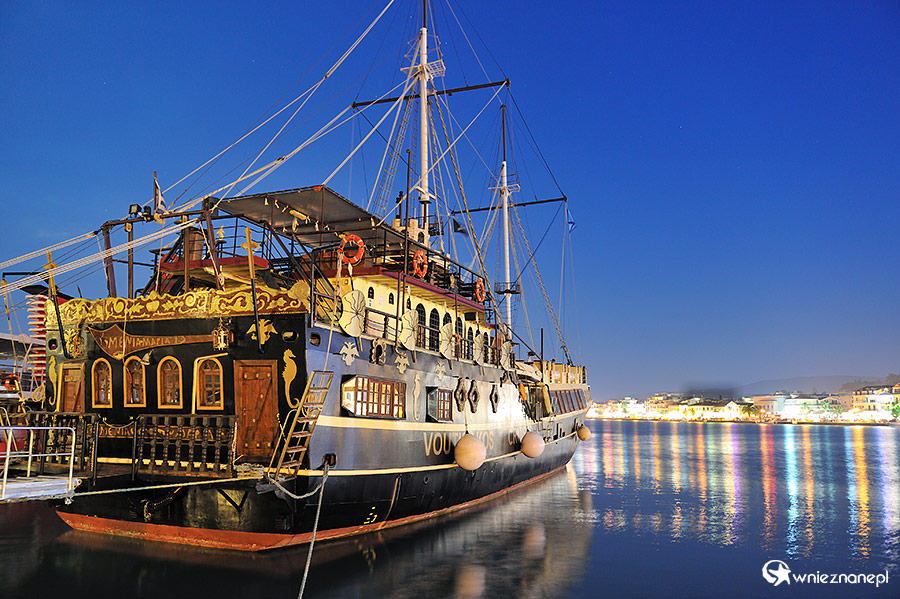 Zakynthos. Statek piracki cumujący w porcie w Zante. - foto: wnieznane.pl Zakynthos. Statek piracki cumujący w porcie w Zante. - foto: wnieznane.pl