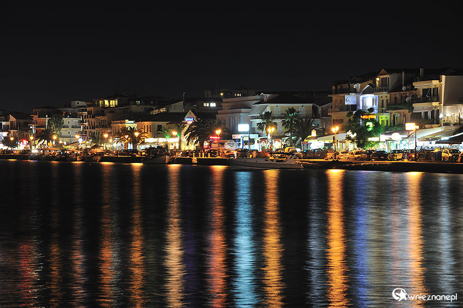 Zakynthos. Stolica wyspy Zante oświetlona nocą. - foto: wnieznane.pl Zakynthos. Stolica wyspy Zante oświetlona nocą. - foto: wnieznane.pl