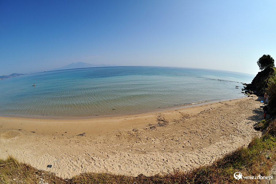 Zakynthos. Niewielka, piaszczysta plaża na wschodnim wybrzeżu - Psarou Beach. - foto: wnieznane.pl Zakynthos. Niewielka, piaszczysta plaża na wschodnim wybrzeżu - Psarou Beach. - foto: wnieznane.pl