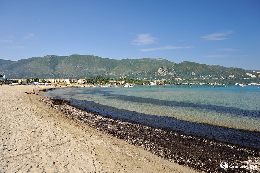 Zakynthos. Alikanas i Alikes to połączone ze sobą miejscowości, które mogą się pochwalić długą piaszczystą plażą. - foto: wnieznane.pl Zakynthos. Alikanas i Alikes to połączone ze sobą miejscowości, które mogą się pochwalić długą piaszczystą plażą. - foto: wnieznane.pl