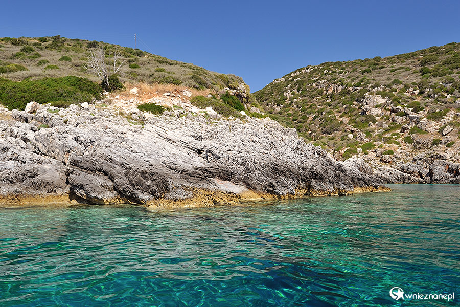Zakynthos. Wybrzeże w okolicach portu Agios Nikolaos. - foto: wnieznane.pl Zakynthos. Wybrzeże w okolicach portu Agios Nikolaos. - foto: wnieznane.pl