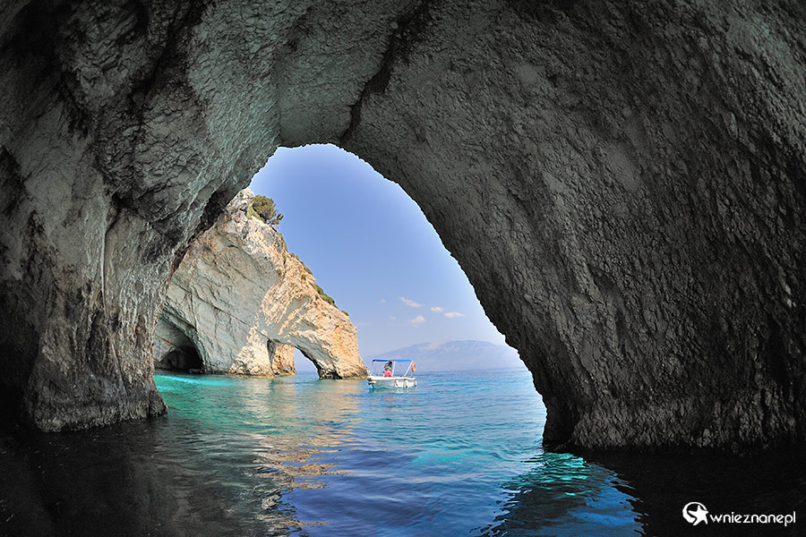 Zakynthos. Seria łuków skalnych w pobliżu Skinari. - foto: wnieznane.pl Zakynthos. Seria łuków skalnych w pobliżu Skinari. - foto: wnieznane.pl