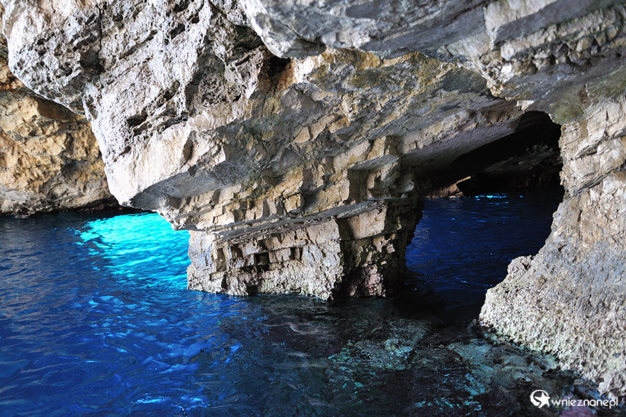 Zakynthos. Wewnątrz jednej z Błękitnych Grot. - foto: wnieznane.pl Zakynthos. Wewnątrz jednej z Błękitnych Grot. - foto: wnieznane.pl