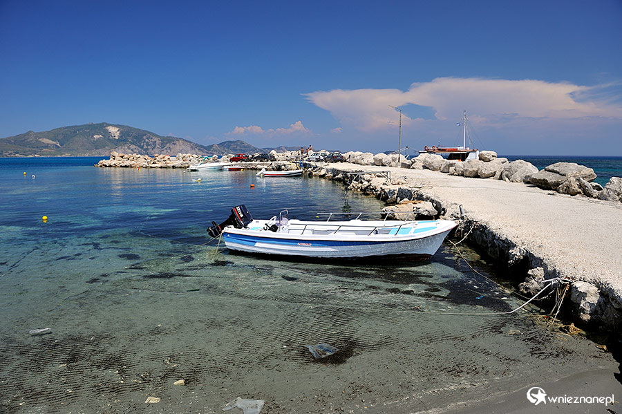 Zakynthos. Łódki w porcie Agios Sostis. - foto: wnieznane.pl Zakynthos. Łódki w porcie Agios Sostis. - foto: wnieznane.pl