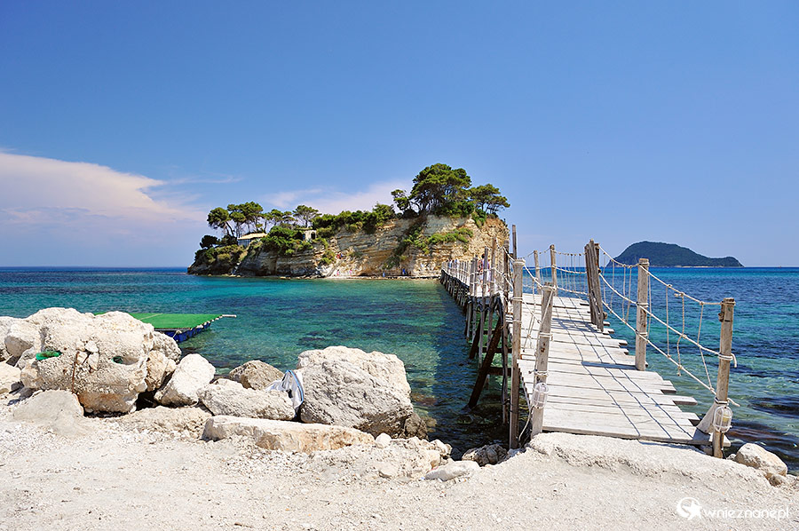 Zakynthos. Drewniany most prowadzi na wyspę Agios Sostis. - foto: wnieznane.pl Zakynthos. Drewniany most prowadzi na wyspę Agios Sostis. - foto: wnieznane.pl