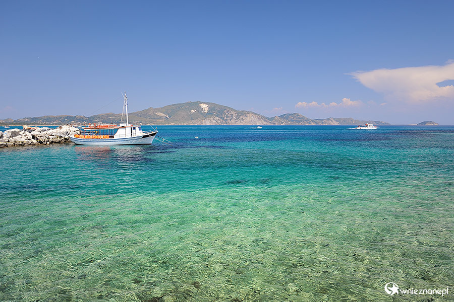 Zakynthos. Błękitna woda w okolicach Agios Sostis. - foto: wnieznane.pl Zakynthos. Błękitna woda w okolicach Agios Sostis. - foto: wnieznane.pl