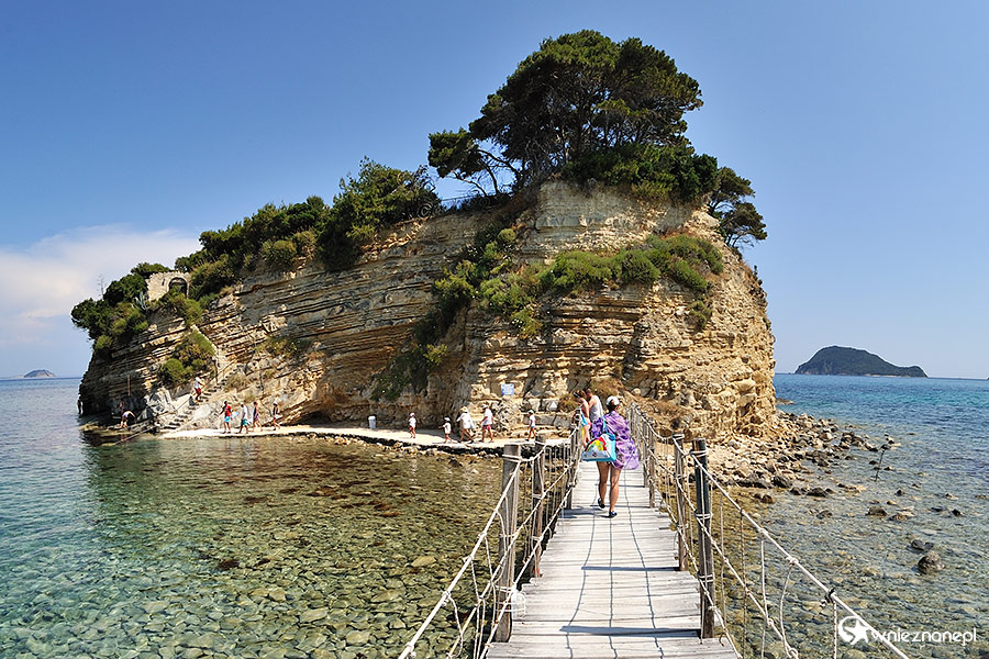 Zakynthos. Wysepka Agios Sostis to miejsce, gdzie codziennie mają miejsce imprezy. - foto: wnieznane.pl Zakynthos. Wysepka Agios Sostis to miejsce, gdzie codziennie mają miejsce imprezy. - foto: wnieznane.pl