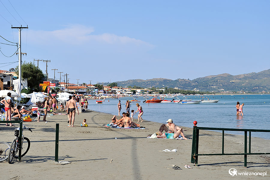 Zakynthos. Oblężona plaża w Laganas to raj dla lubiących imprezy i głośną muzykę. - foto: wnieznane.pl Zakynthos. Oblężona plaża w Laganas to raj dla lubiących imprezy i głośną muzykę. - foto: wnieznane.pl