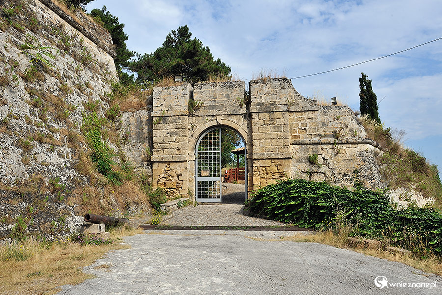 Zakynthos. Wejście do Twierdzy Bohali, górującej nad Zante. - foto: wnieznane.pl Zakynthos. Wejście do Twierdzy Bohali, górującej nad Zante. - foto: wnieznane.pl