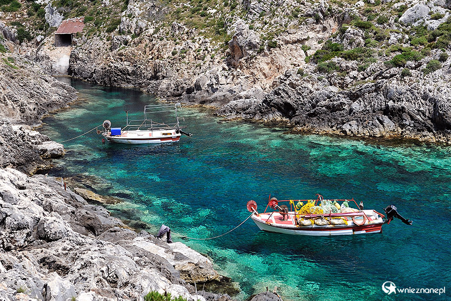 Zakynthos. Malowniczy porcik na zachodnim wybrzeżu - Porto Roxa. - foto: wnieznane.pl Zakynthos. Malowniczy porcik na zachodnim wybrzeżu - Porto Roxa. - foto: wnieznane.pl