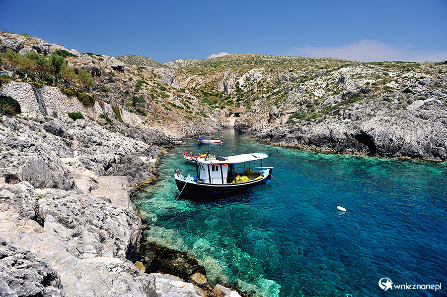 Zakynthos. Malowniczy porcik na zachodnim wybrzeżu - Porto Roxa. - foto: wnieznane.pl Zakynthos. Malowniczy porcik na zachodnim wybrzeżu - Porto Roxa. - foto: wnieznane.pl