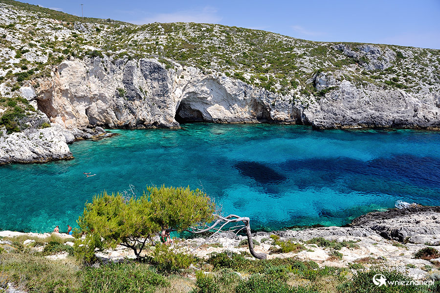 Zakynthos. Fantastyczna woda w Porto Limnionas. - foto: wnieznane.pl Zakynthos. Fantastyczna woda w Porto Limnionas. - foto: wnieznane.pl