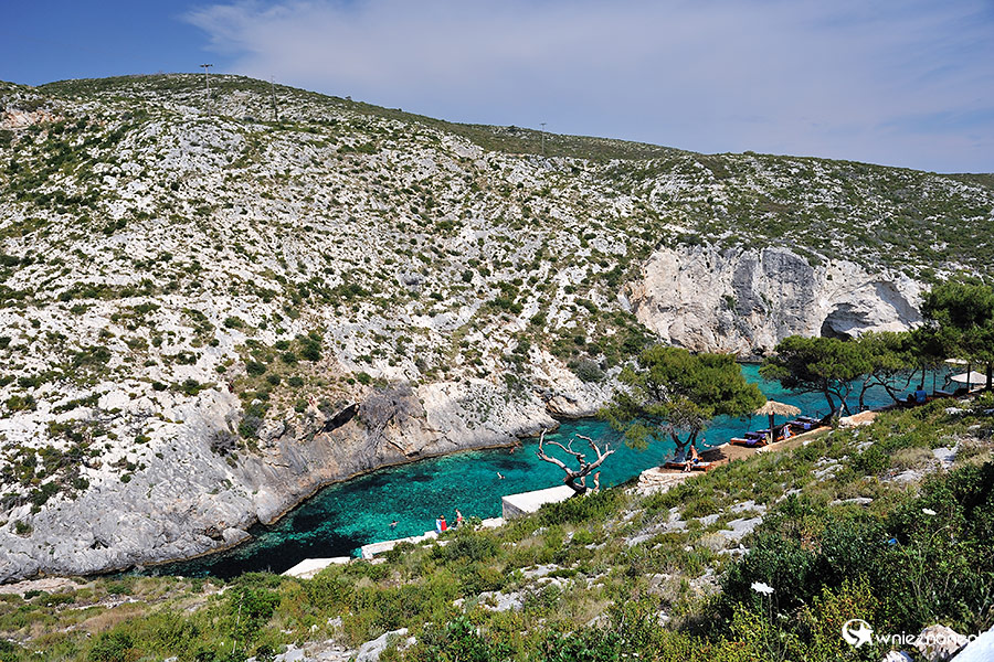 Zakynthos. Wąska zatoczka otoczona wysokimi górami, czyli Porto Limnionas. - foto: wnieznane.pl Zakynthos. Wąska zatoczka otoczona wysokimi górami, czyli Porto Limnionas. - foto: wnieznane.pl