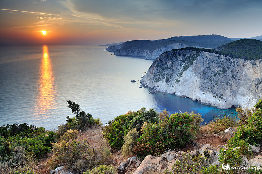 Zakynthos. Keri to najlepsze miejsce na wyspie do podziwiania zachodu słońca. - foto: wnieznane.pl Zakynthos. Keri to najlepsze miejsce na wyspie do podziwiania zachodu słońca. - foto: wnieznane.pl