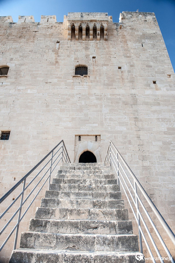 Cypr latem. Wejście do twierdzy Kolossi. - foto: wnieznane.pl Cypr latem. Wejście do twierdzy Kolossi. - foto: wnieznane.pl