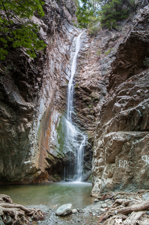 Cypr latem. Wodospad Mylomeri (Milliomeri Falls) w GÃ³rach