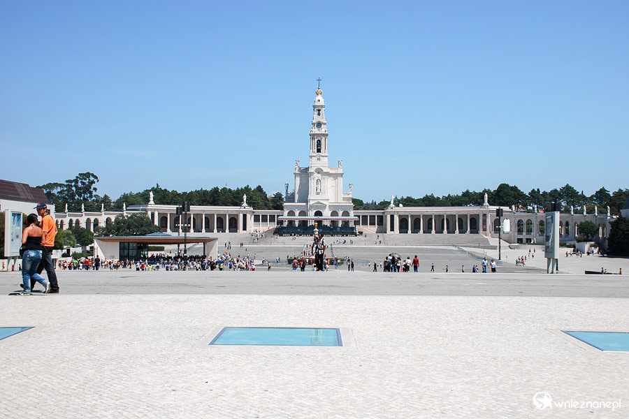 Fatima. Sanktuarium Fatimskie w całej okazałości. - foto: wnieznane.pl Fatima. Sanktuarium Fatimskie w całej okazałości. - foto: wnieznane.pl