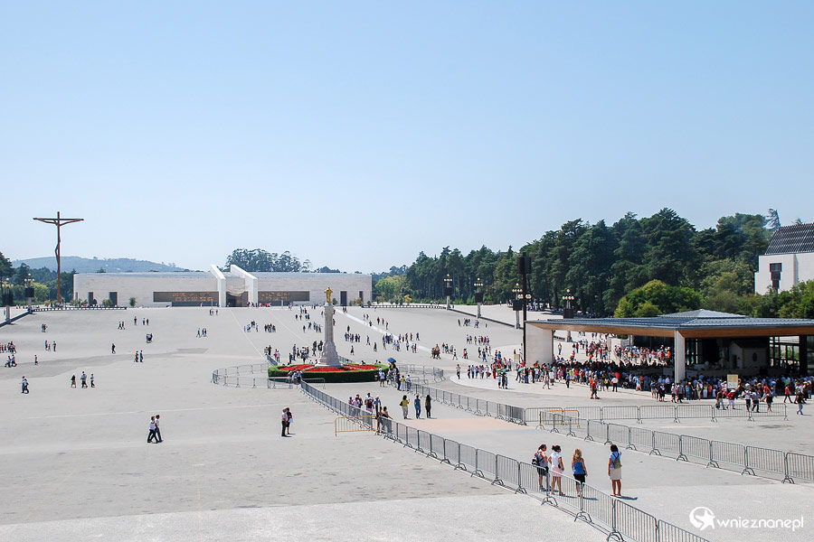 Fatima. Teren Sanktuarium widziany spod Bazyliki Matki Boskiej Różańcowej. - foto: wnieznane.pl Fatima. Teren Sanktuarium widziany spod Bazyliki Matki Boskiej Różańcowej. - foto: wnieznane.pl