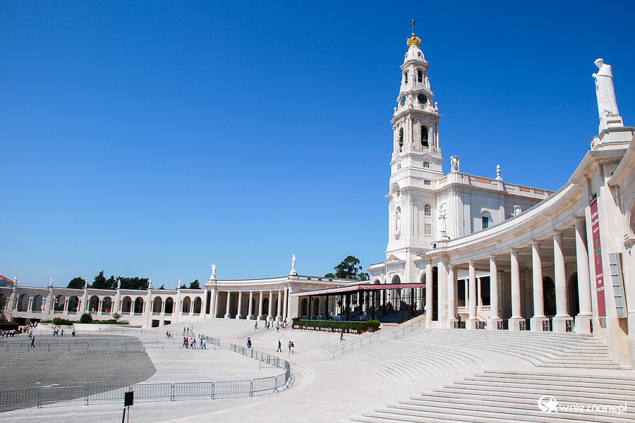 Fatima. Bazylika Matki Boskiej Różańcowej w całej okazałości. - foto: wnieznane.pl Fatima. Bazylika Matki Boskiej Różańcowej w całej okazałości. - foto: wnieznane.pl
