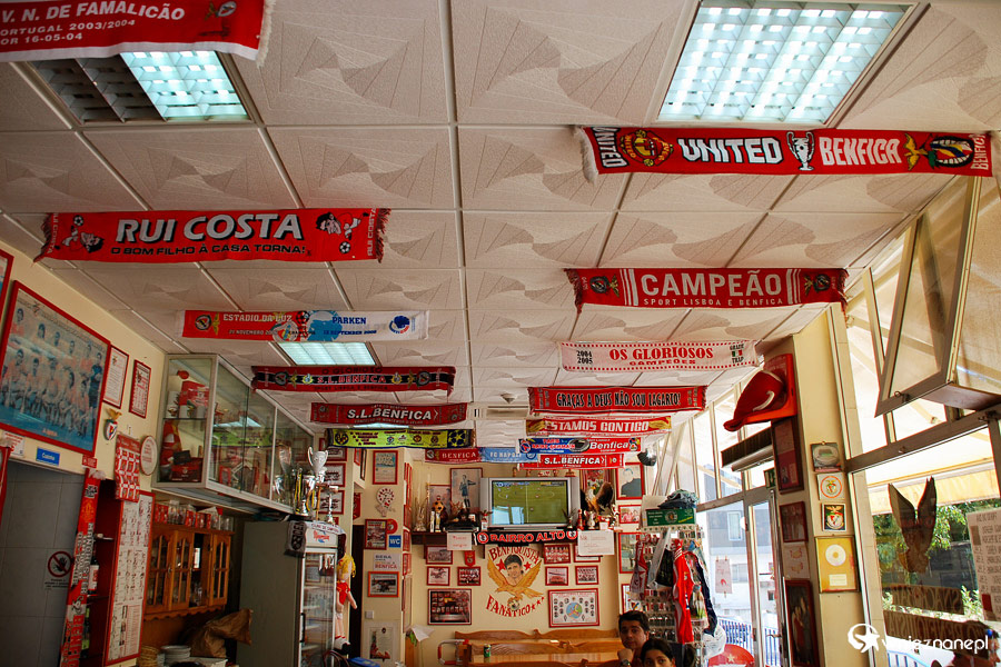 Fatima. Jedna z restauracji przyozdobiona w barwy Benfiki Lizbona. - foto: wnieznane.pl Fatima. Jedna z restauracji przyozdobiona w barwy Benfiki Lizbona. - foto: wnieznane.pl