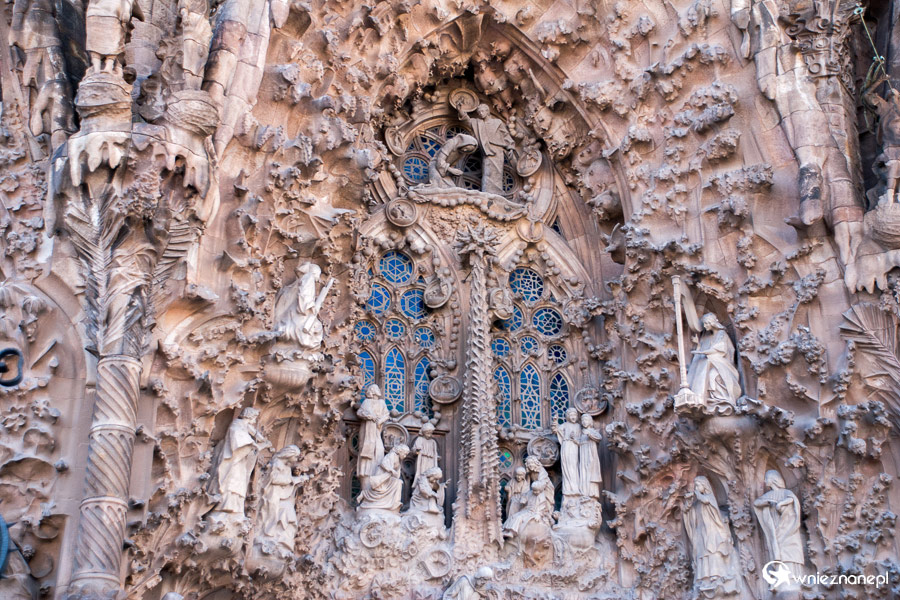 Barcelona. Sagrada Familia i pieczołowicie wykonana każda rzeźba. - foto: wnieznane.pl Barcelona. Sagrada Familia i pieczołowicie wykonana każda rzeźba. - foto: wnieznane.pl