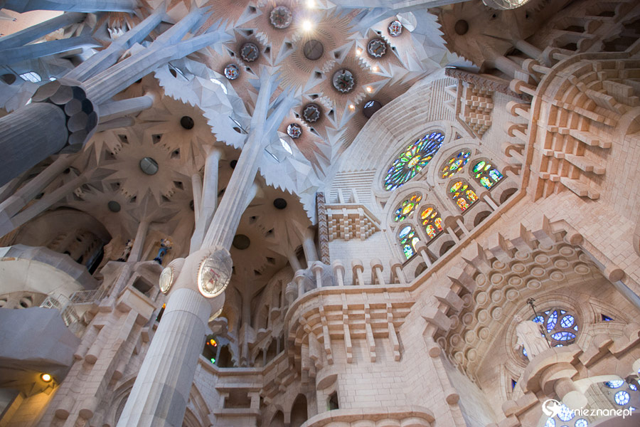 Barcelona. Wnętrza Sagrada Familia robią coraz większe wrażenia z każdym rokiem. - foto: wnieznane.pl Barcelona. Wnętrza Sagrada Familia robią coraz większe wrażenia z każdym rokiem. - foto: wnieznane.pl