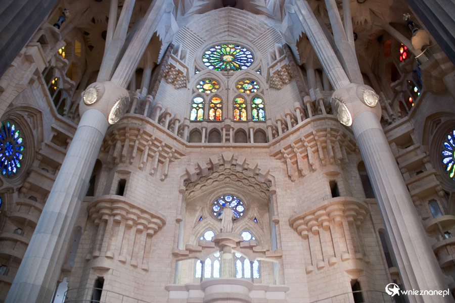 Barcelona. Sagrada Familia. Warto zadrzeć głowę do góry spacerując po tej świątyni. - foto: wnieznane.pl Barcelona. Sagrada Familia. Warto zadrzeć głowę do góry spacerując po tej świątyni. - foto: wnieznane.pl