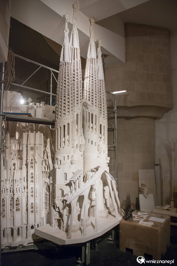 Barcelona. Sagrada Familia. Gipsowe odlewy świątyni, to punkt stały muzeum. - foto: wnieznane.pl Barcelona. Sagrada Familia. Gipsowe odlewy świątyni, to punkt stały muzeum. - foto: wnieznane.pl