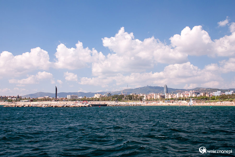 Barcelona. Rejs katamaranem. - foto: wnieznane.pl Barcelona. Rejs katamaranem. - foto: wnieznane.pl