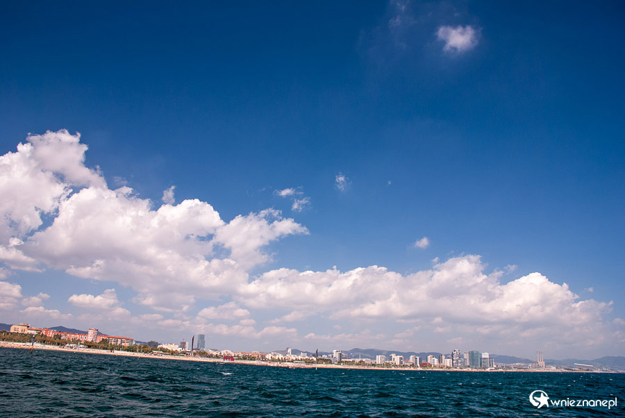 Barcelona. Rejs katamaranem. - foto: wnieznane.pl Barcelona. Rejs katamaranem. - foto: wnieznane.pl